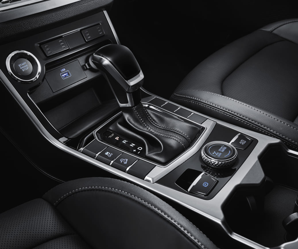 El Interior KGM Korando presenta un diseño estilizado.