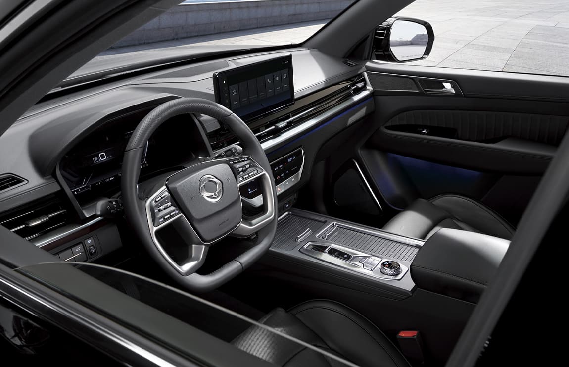 Interior lujoso del Rexton KGM.